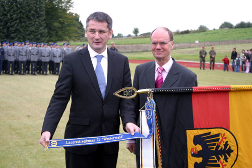 2008 mit dem damaligen Landrat Weinert. Foto (c) Bundeswehr